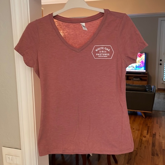 Tops - Women's v-neck Tee